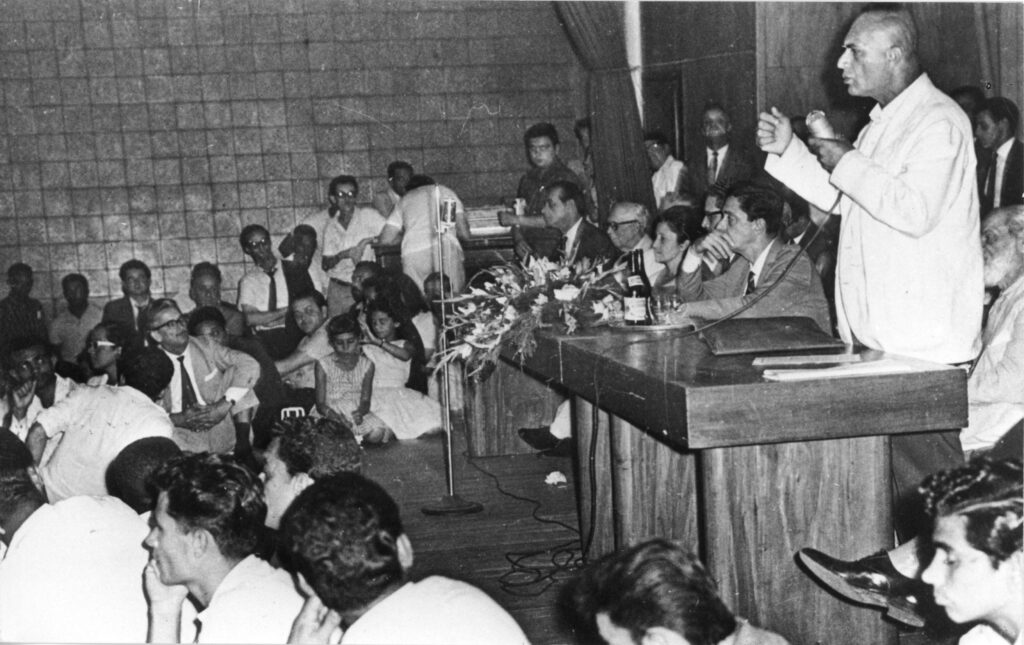 Marighella, Congresso de Solidariedade a Cuba, RJ, março de 1963 [Acervo Iconographia]